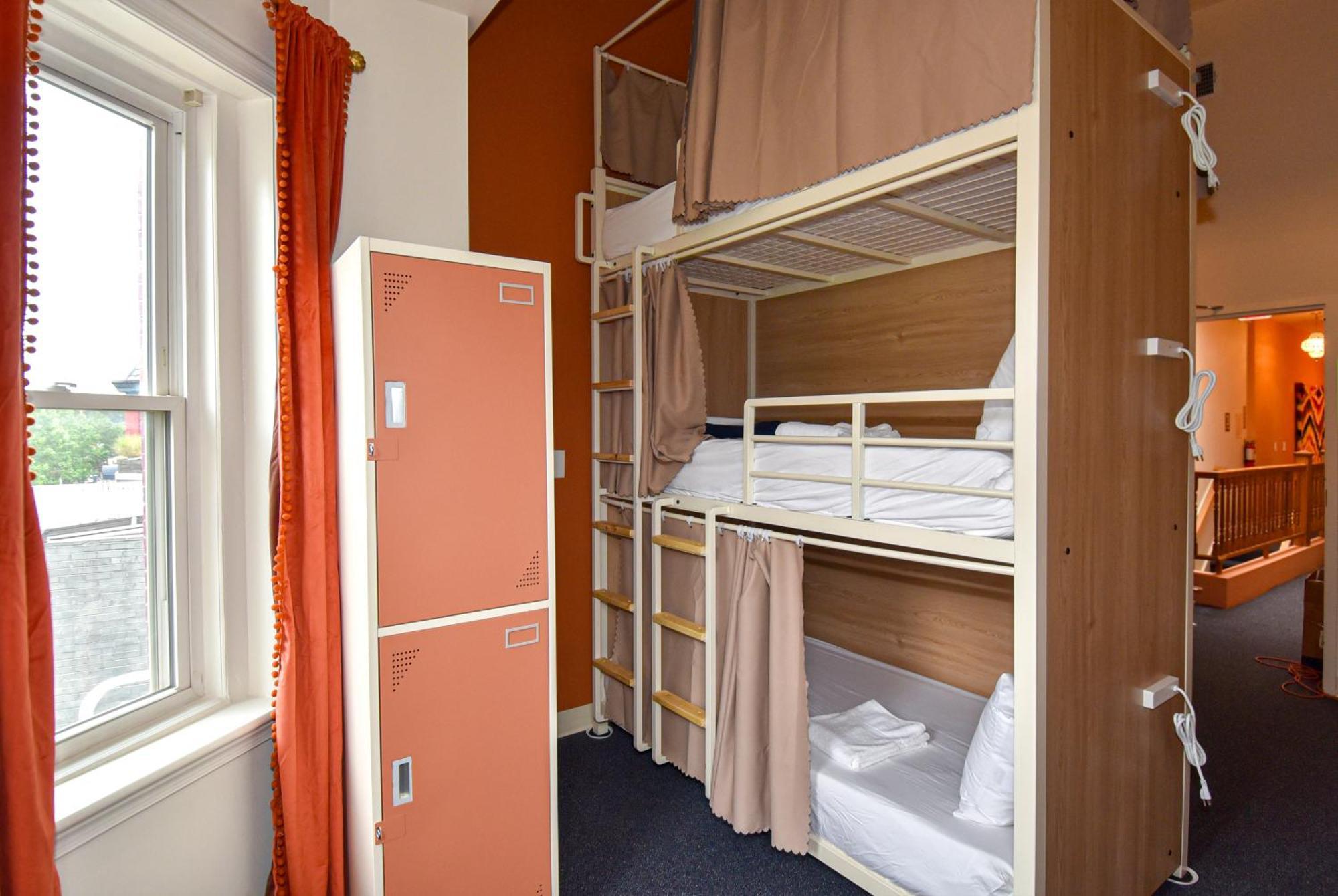 Caravan Hostel Dc Вашингтон Экстерьер фото