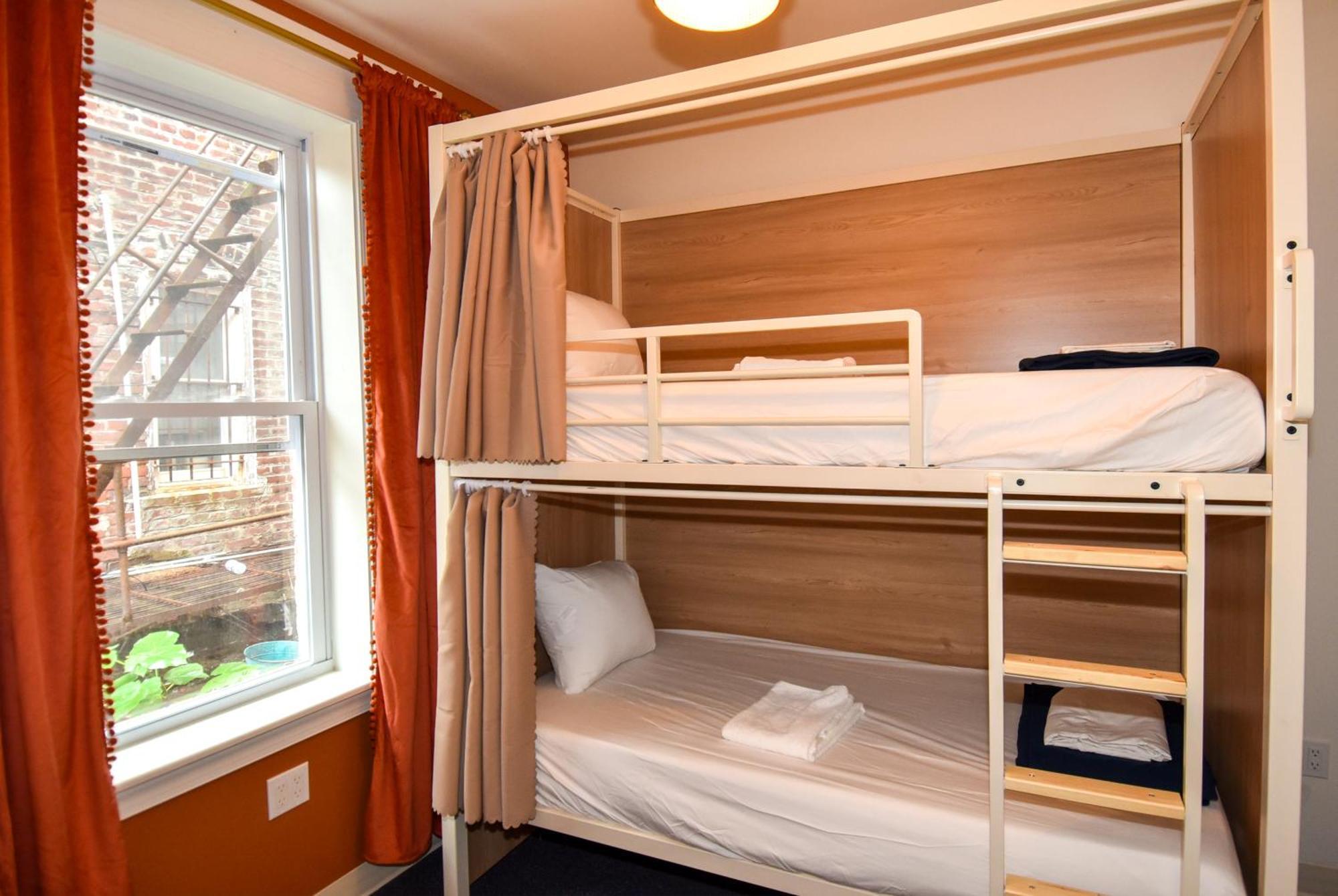 Caravan Hostel Dc Вашингтон Экстерьер фото