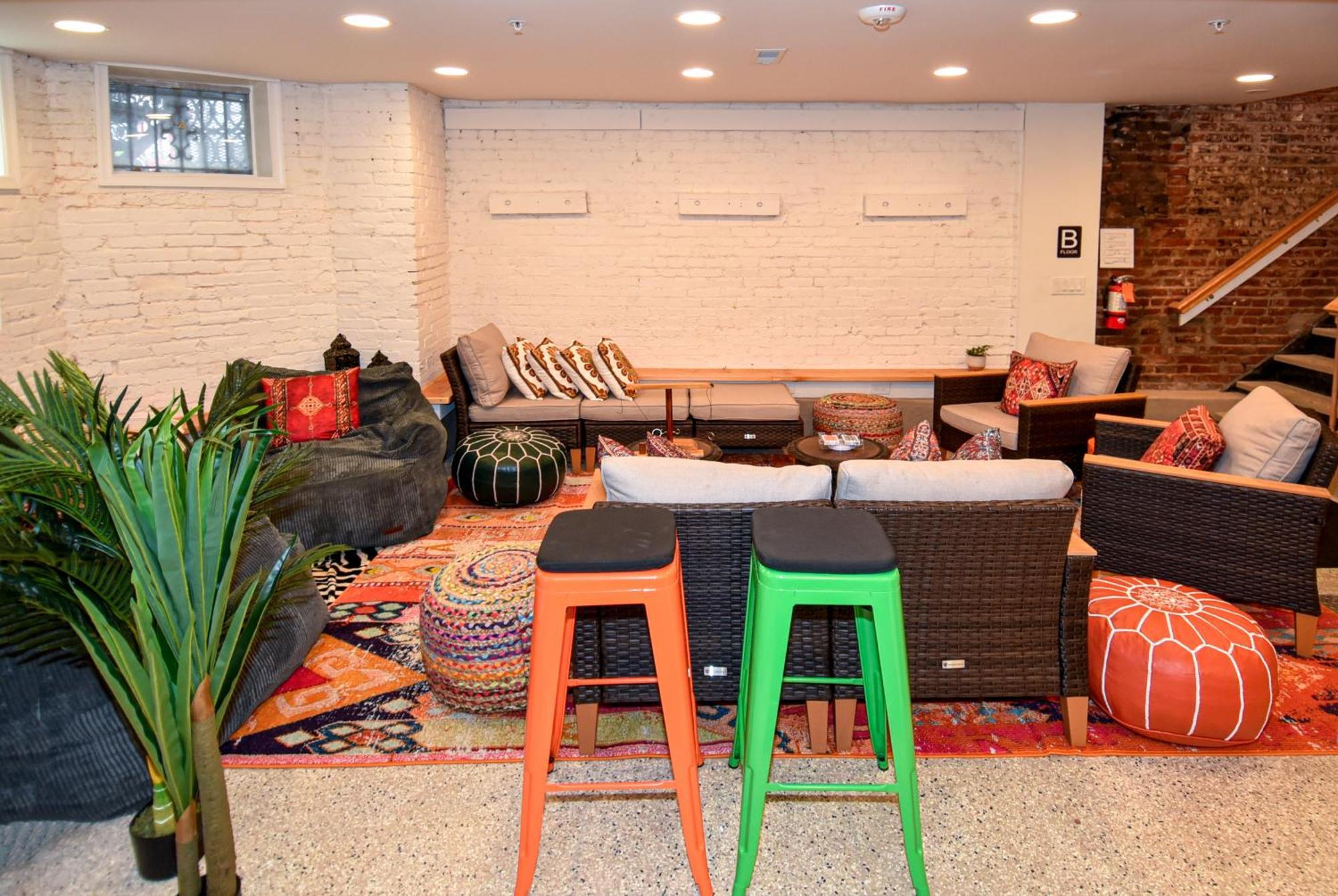 Caravan Hostel Dc Вашингтон Экстерьер фото