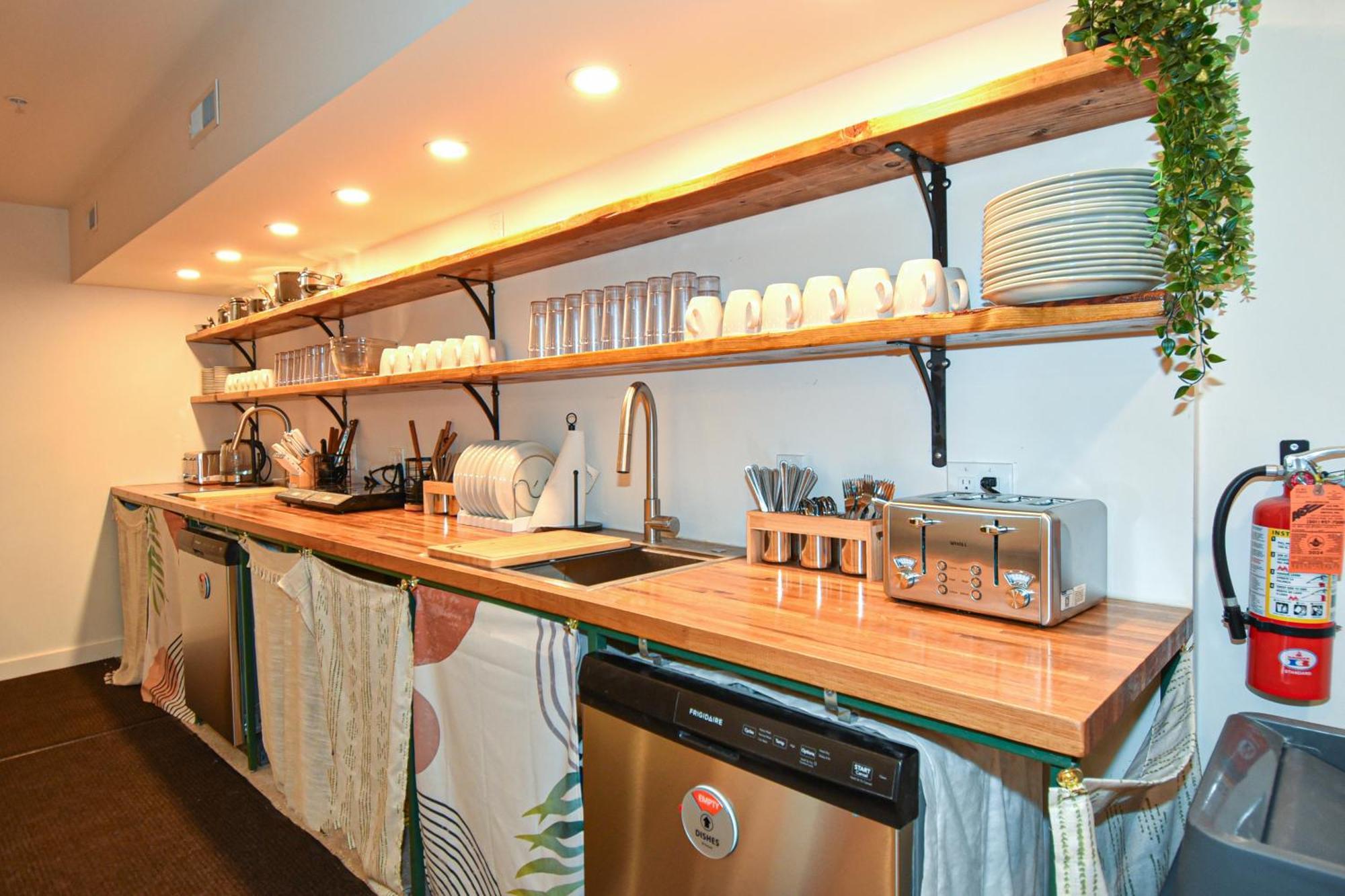 Caravan Hostel Dc Вашингтон Экстерьер фото